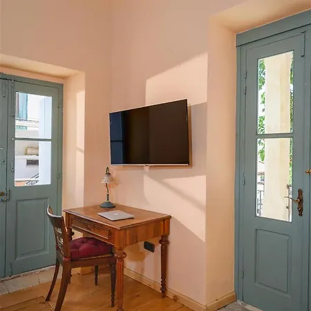 Premium In Historischem Stilaltbau Apartman Pómbia